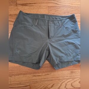 Arc'teryx Women's Outdoor Performance Shorts - Olive Green